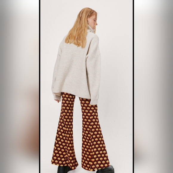 NASTY GAL Petite 70'S Print Woven Flare. Size 4 - Picture 3 of 11